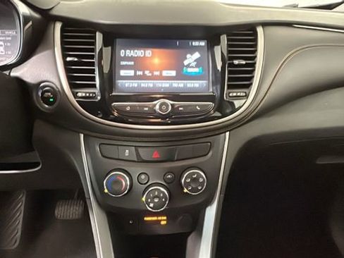 Used 2017 Chevrolet Trax LT w/ LT Convenience Package FWD image 24