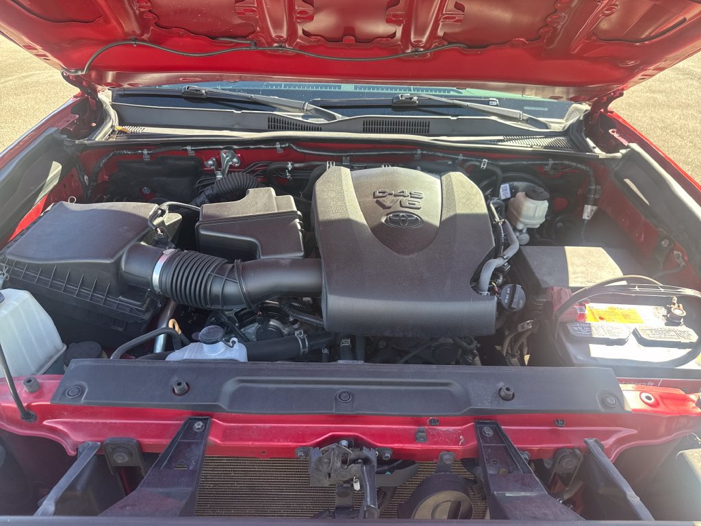 Used 2022 Toyota Tacoma SR5 w/ Technology Package RWD image 28