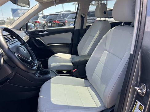 Used 2019 Volkswagen Tiguan SE w/ Panoramic Sunroof Package FWD image 18