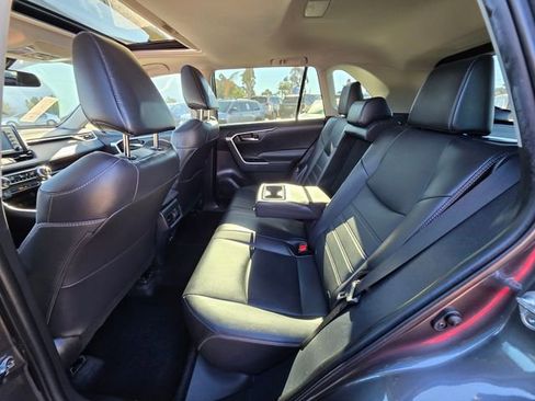 Used 2022 Toyota RAV4 XLE Premium image 16