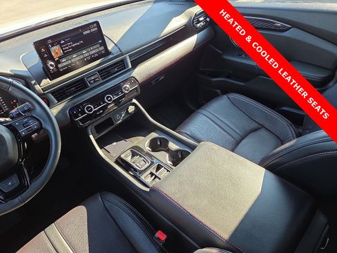 Used 2025 Honda Pilot Black Edition image 14