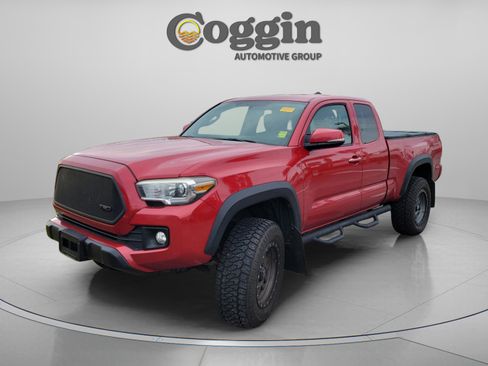 Used 2017 Toyota Tacoma TRD Off-Road image 10
