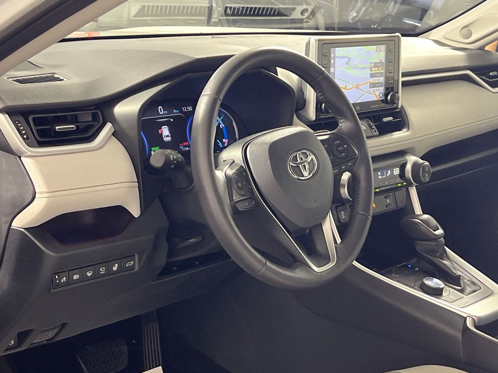 Used 2019 Toyota RAV4 Limited AWD/4WD image 16