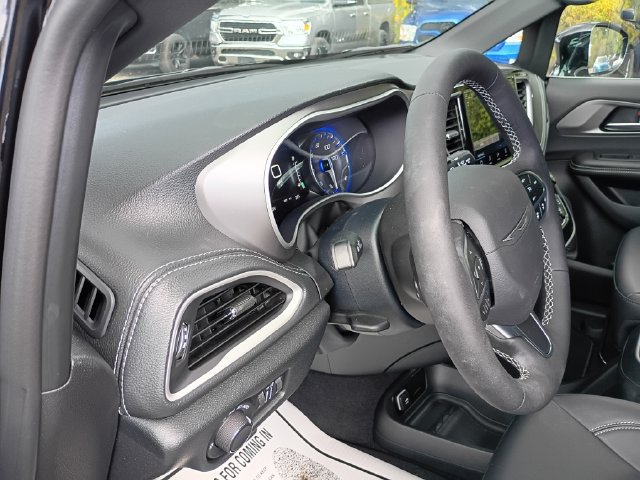 New 2027 Chrysler Pacifica Select FWD image 11