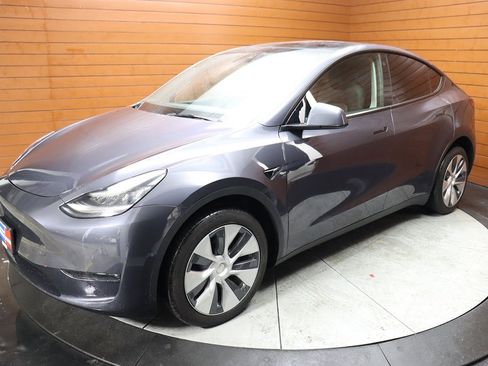 Used 2023 Tesla Model Y Long Range image 7