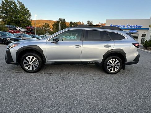 Used 2025 Subaru Outback Premium w/ Popular Package #1A image 7