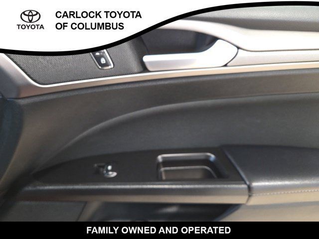 Used 2017 Ford Fusion SE w/ Fusion SE Technology Package FWD image 21