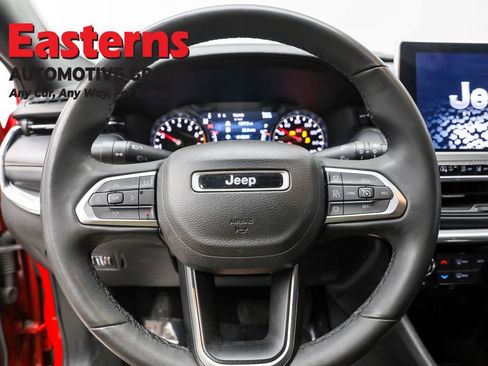 Used 2023 Jeep Compass Limited image 10