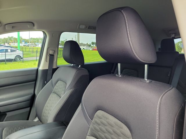 Used 2025 Nissan Pathfinder SV FWD image 19