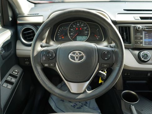 Used 2015 Toyota RAV4 LE FWD image 16