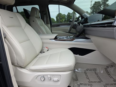 Used 2026 Cadillac Escalade Platinum Sport AWD/4WD image 17