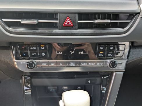 Used 2025 Kia Seltos EX FWD image 21