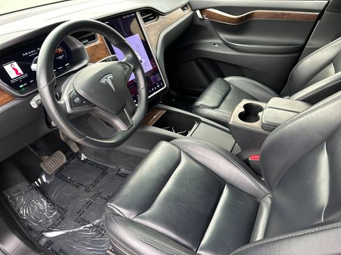 Used 2020 Tesla Model X Long Range image 9