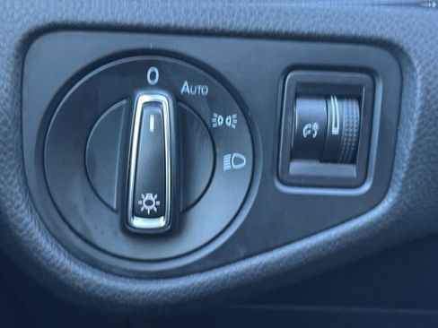 Used 2021 Volkswagen Golf 4-Door image 18