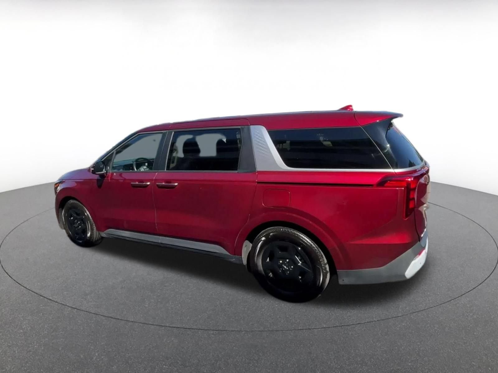 Used 2026 Kia Carnival FWD image 9