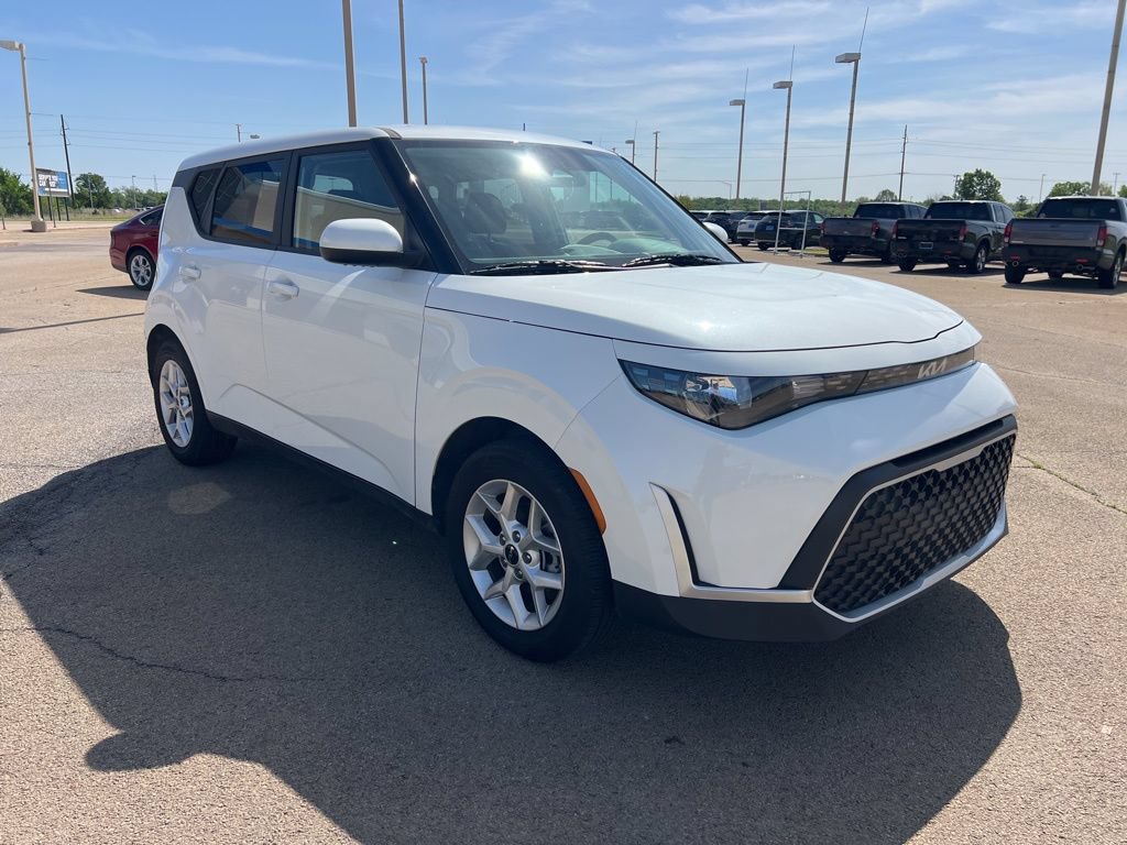 Used 2025 Kia Soul S FWD image 7