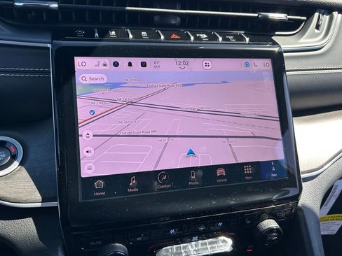 New 2025 Jeep Grand Cherokee Limited w/ Luxury Tech Group II image 16