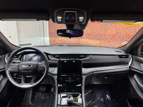 Used 2023 Jeep Grand Cherokee L Laredo AWD/4WD image 12