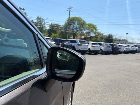 Used 2020 Chrysler Pacifica Touring-L image 7