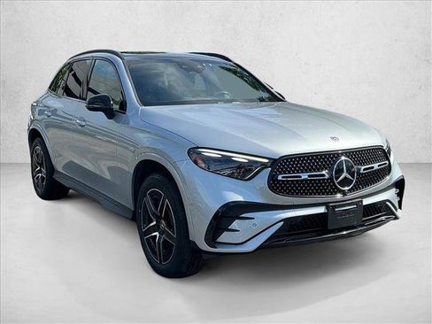 Used 2023 Mercedes-Benz GLC 300 4MATIC image 3