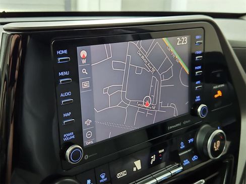 Used 2022 Toyota Highlander XLE image 30