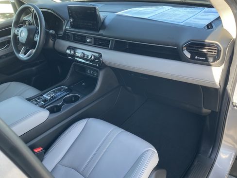 Certified 2025 Honda Pilot EX-L image 10
