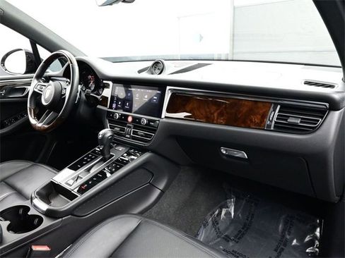 Used 2022 Porsche Macan image 19