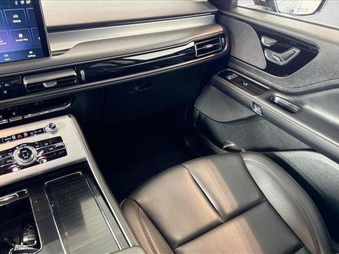 Used 2024 Lincoln Aviator AWD image 21