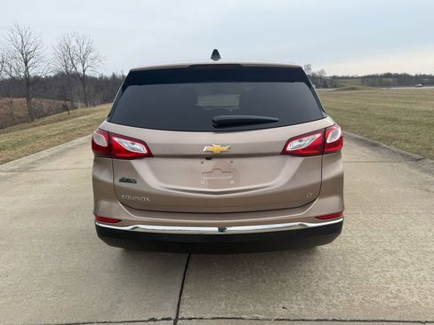Used 2019 Chevrolet Equinox LT w/ Driver Convenience Package image 4