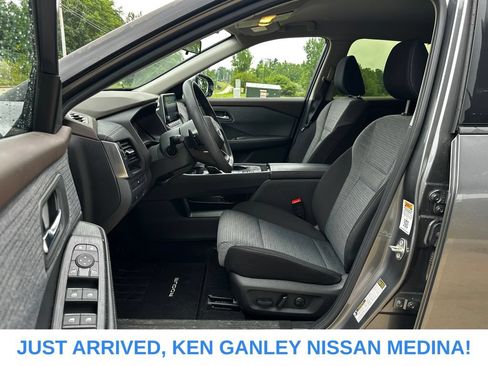 Certified 2023 Nissan Rogue SV FWD image 13