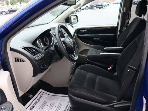 Used 2019 Dodge Grand Caravan SE w/ UConnect Hands-Free Group FWD image 6