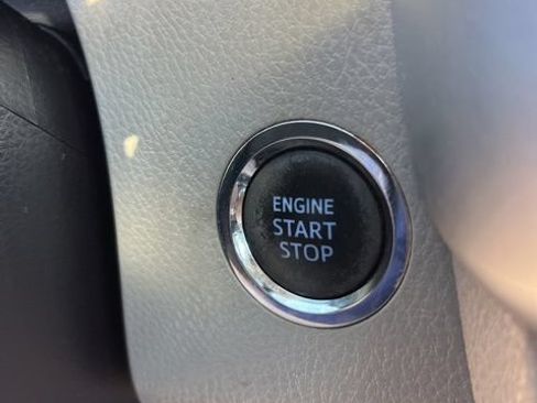 Used 2019 Toyota Highlander XLE FWD image 21