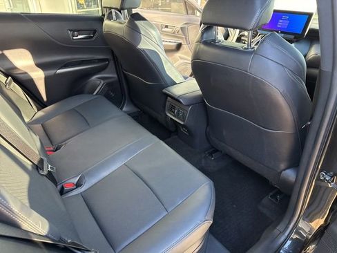 Used 2023 Toyota Venza Limited image 29