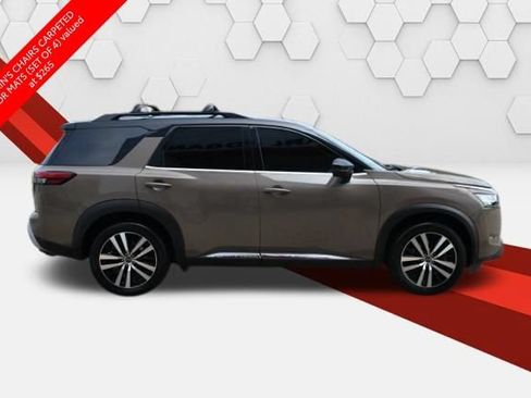 Used 2023 Nissan Pathfinder Platinum FWD image 7