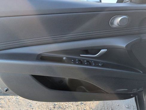 Used 2025 Hyundai Elantra SEL FWD image 11