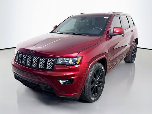 Used 2017 Jeep Grand Cherokee Altitude image 4