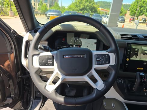 Certified 2025 Land Rover Defender 110 X-Dynamic SE AWD/4WD image 30