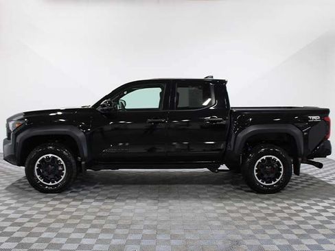 Certified 2025 Toyota Tacoma TRD Off-Road AWD/4WD image 3