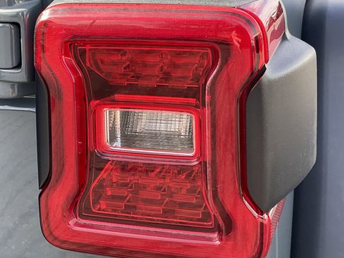 Used 2024 Jeep Wrangler Unlimited Rubicon image 11