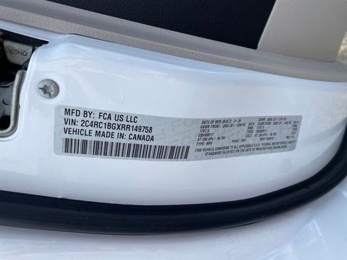 Used 2024 Chrysler Pacifica Touring-L image 25