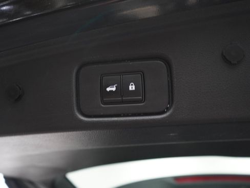 Used 2022 Nissan Pathfinder Platinum AWD/4WD image 17