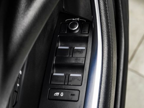 Used 2020 Jaguar XE S image 32