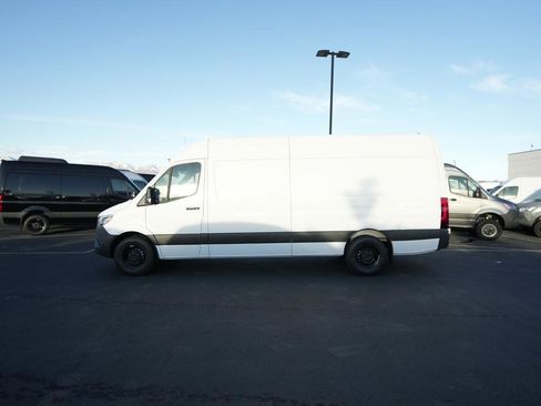 New 2025 Mercedes-Benz Sprinter 2500 image 3