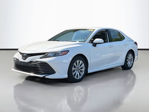 Used 2019 Toyota Camry LE FWD image 2