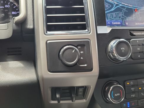Used 2020 Ford F250 Lariat w/ Lariat Value Package AWD/4WD image 32