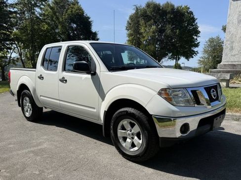 Used 2011 Nissan Frontier SV AWD/4WD image 3