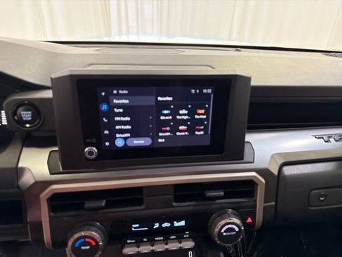 Used 2025 Toyota Tacoma SR5 AWD/4WD image 16
