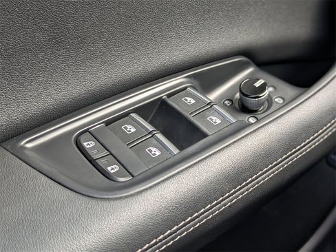 Used 2023 Audi Q8 Premium Plus image 27