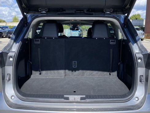 Certified 2025 Toyota Highlander XLE image 17