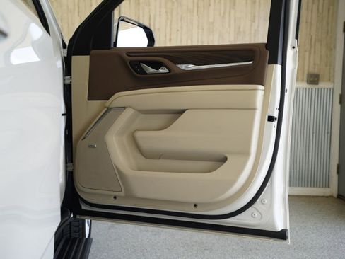 Used 2021 GMC Yukon Denali w/ Denali Premium Package AWD/4WD image 32